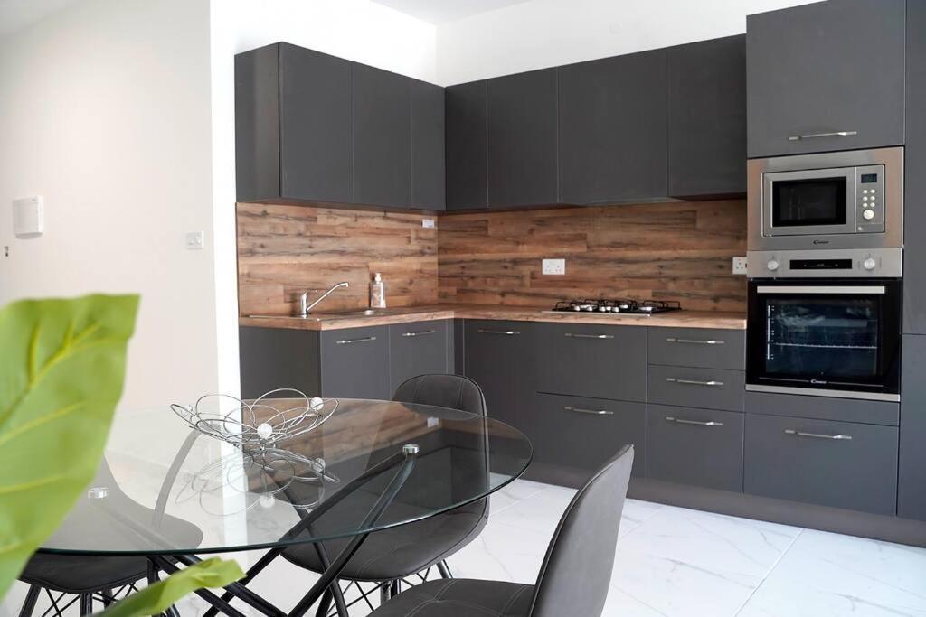Luxurious Apartment Next To The Sea Gzira Exterior photo